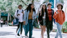 Students walking in a group on campus