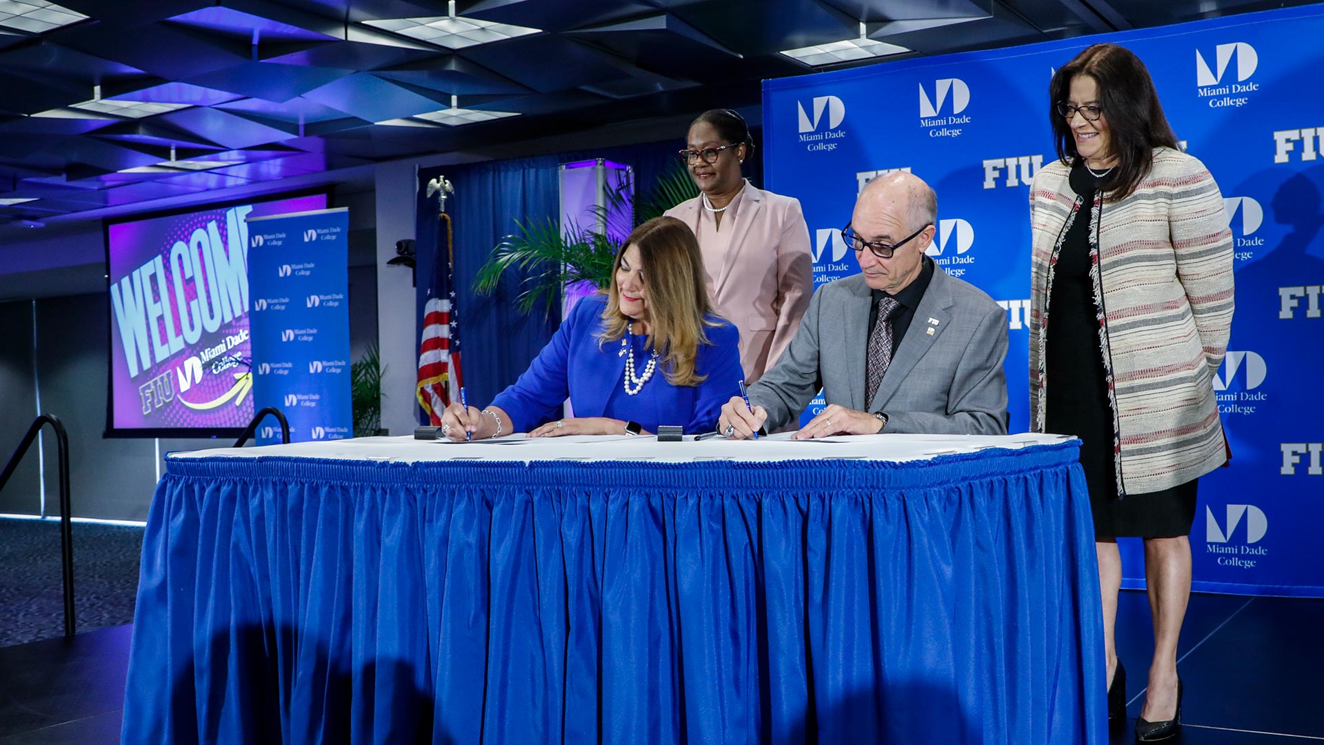 MDC and FIU officials signing agreement